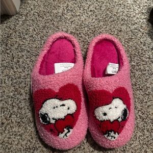 Snoopy Valentine’s Slippers NWT
